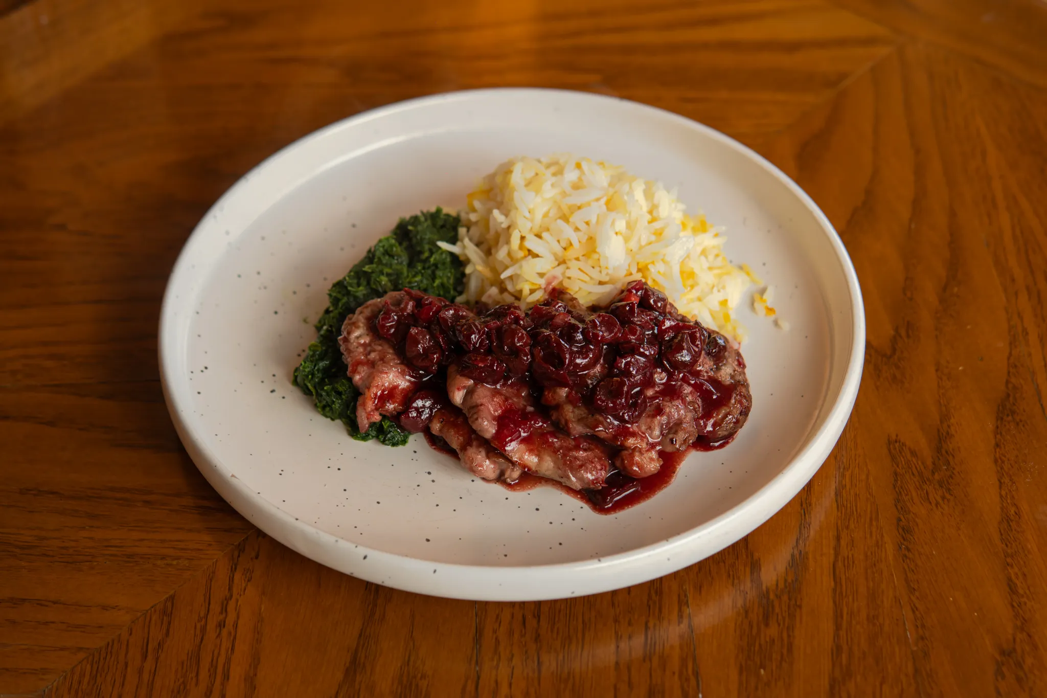 Albalı souslu can əti İspanaqlı düyü ilə