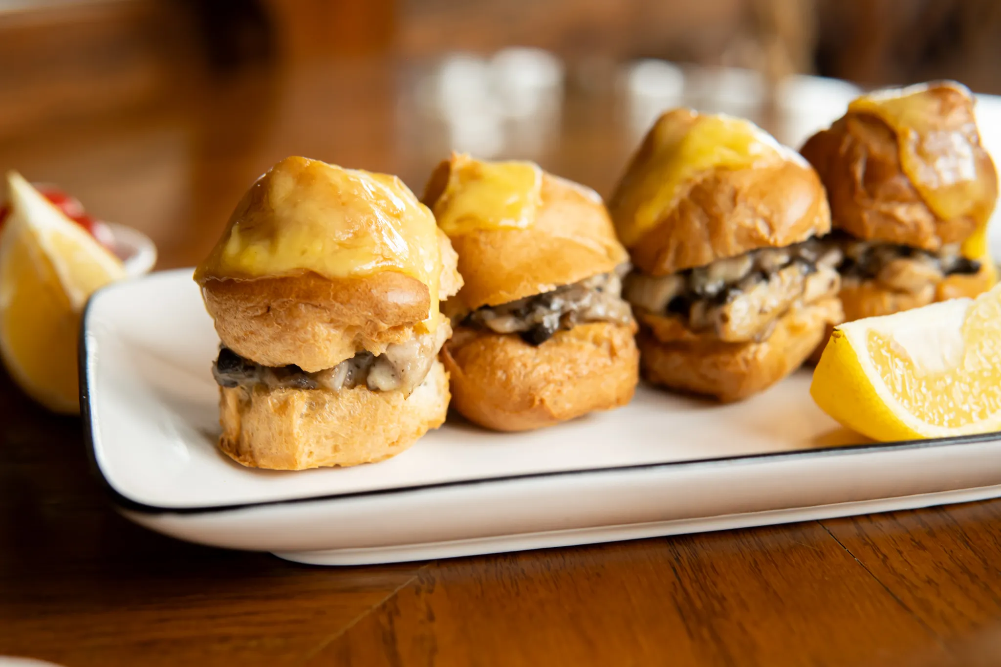 Toyuqlu Göbələkli Profiterol