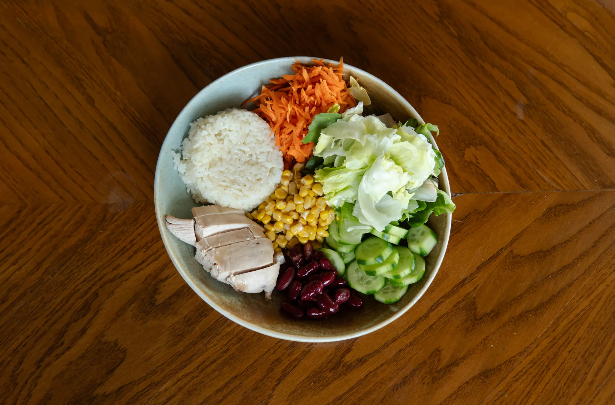 Toyuq tərəvəz kasa